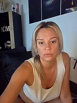 Snapshot of SpicyVicky chatting on October 2, 5:22 am SpicyVicky online show from October 2, 5:22 am