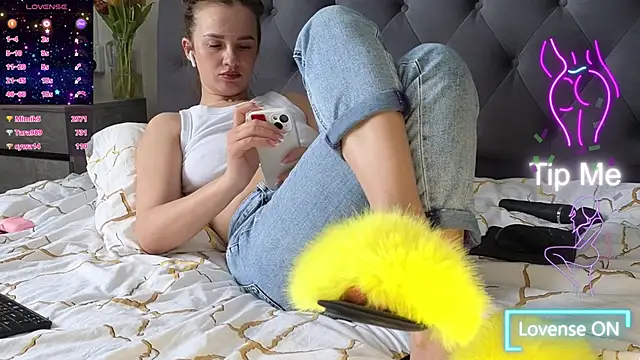 Snapshot of Strip-Lady chatting on March 12, 9:55 am Strip-Lady online show from March 12, 9:55 am