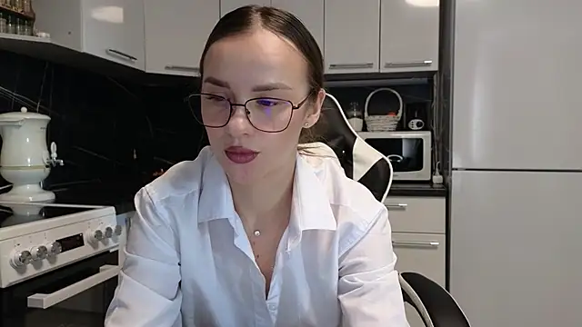 Snapshot of Strip-Lady chatting on February 17, 3:47 am Strip-Lady online show from February 17, 3:47 am