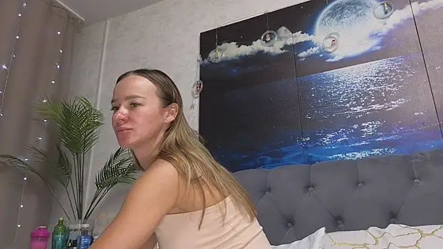 Snapshot of Strip-Lady chatting on July 24, 2:57 pm Strip-Lady online show from July 24, 2:57 pm