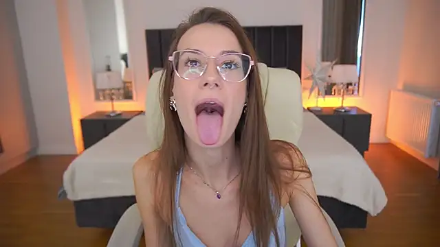 CozyMell online show from February 10, 2:38 pm