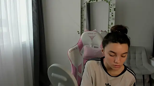 Snapshot of MashkaRay chatting on December 2, 9:11 am MashkaRay online show from December 2, 9:11 am