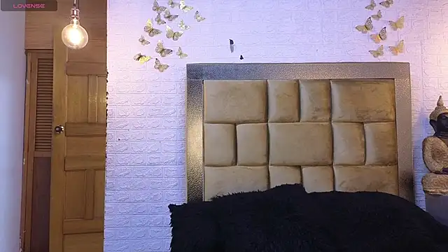 ximenawilliamss online show from October 24, 9:03 pm