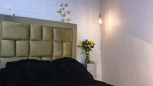 ximenawilliamss online show from July 15, 8:05 pm