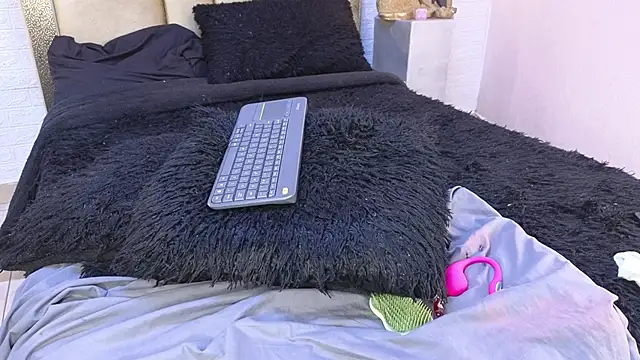 ximenawilliamss online show from November 3, 11:25 am