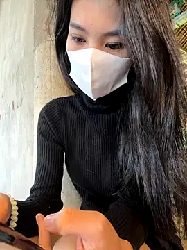 Snapshot of Ladygirrl22 chatting on November 21, 7:18 am Ladygirrl22 online show from November 21, 7:18 am