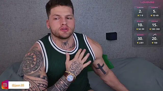 Jaor owens20 online show from February 27, 12:00 am