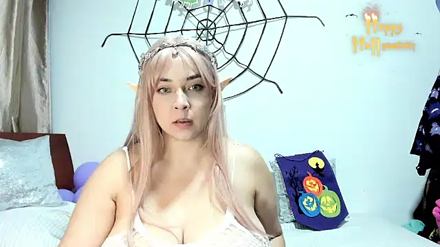 Snapshot of SuzyGamingFairy chatting on November 3, 12:38 am SuzyGamingFairy online show from November 3, 12:38 am