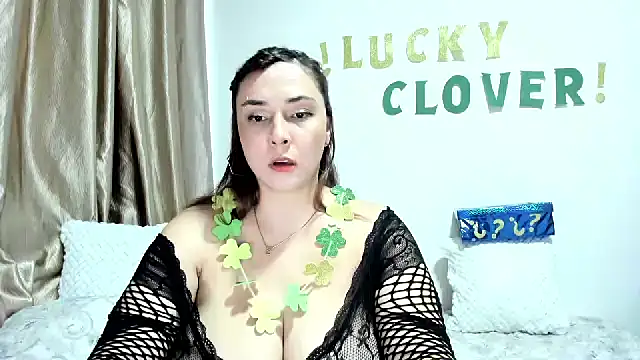 SuzyGamingFairy online show from March 16, 10:45 pm