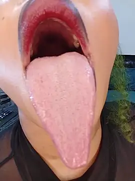 Sugartonguexx online show from March 3, 7:10 pm