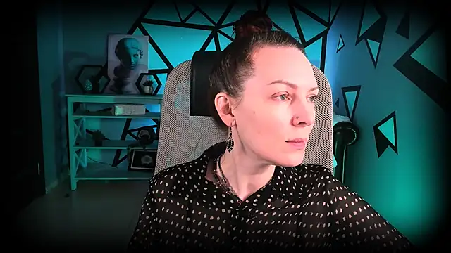 VandaRossi online show from November 8, 9:46 am