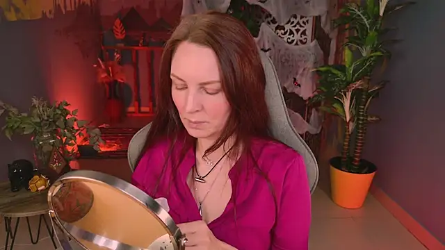 VandaRossi online show from October 31, 5:15 am