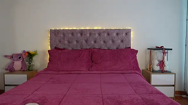 Snapshot of samantha_evans2 chatting on June 20, 10:48 pm samantha evans2 online show from June 20, 10:48 pm
