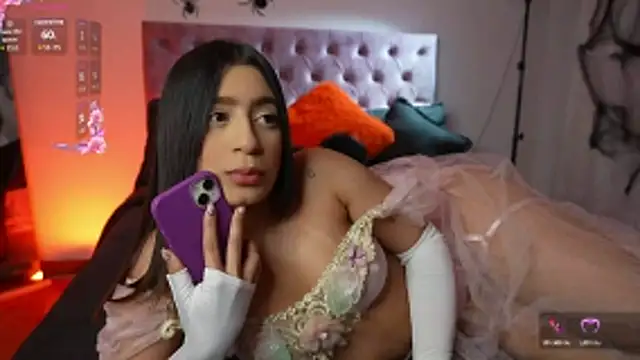 Snapshot of samantha_evans2 chatting on October 29, 12:31 am samantha evans2 online show from October 29, 12:31 am