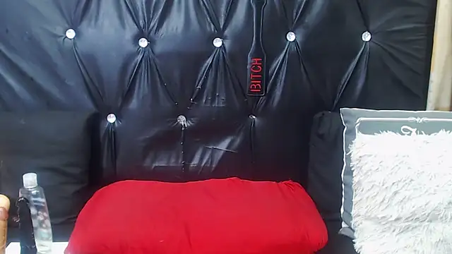 Snapshot of spicydiver38 chatting on November 23, 7:24 pm spicydiver38 online show from November 23, 7:24 pm