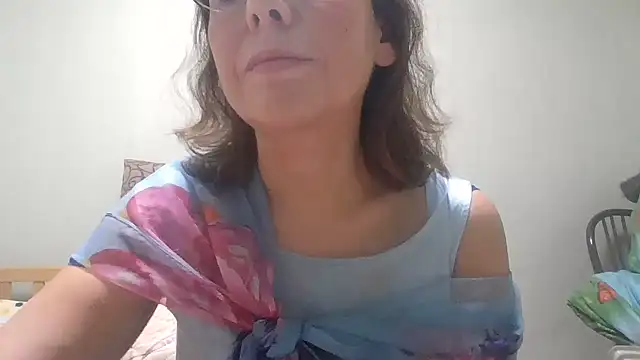 Snapshot of HollyJewel chatting on November 3, 6:11 pm HollyJewel online show from November 3, 6:11 pm