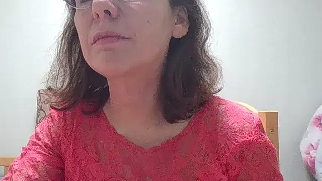 Snapshot of HollyJewel chatting on December 14, 6:24 pm HollyJewel online show from December 14, 6:24 pm