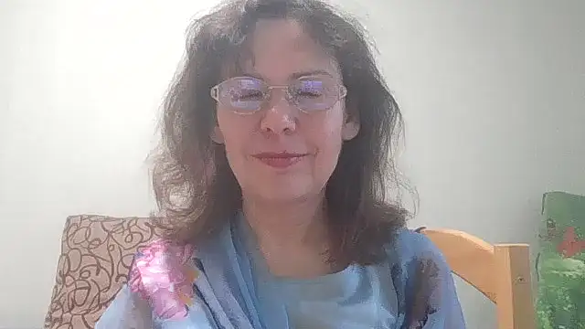 Snapshot of HollyJewel chatting on June 2, 4:18 pm HollyJewel online show from June 2, 4:18 pm