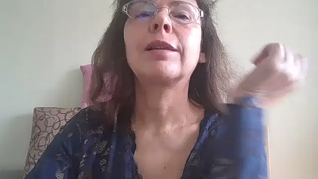 HollyJewel online show from March 13, 9:25 am