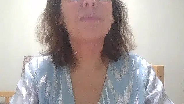 Snapshot of HollyJewel chatting on November 18, 6:44 pm HollyJewel online show from November 18, 6:44 pm