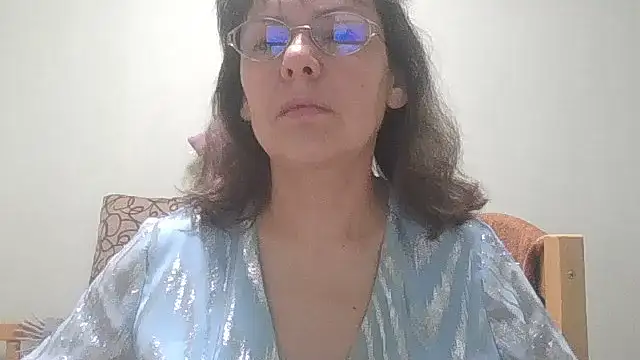 HollyJewel online show from March 17, 4:43 pm