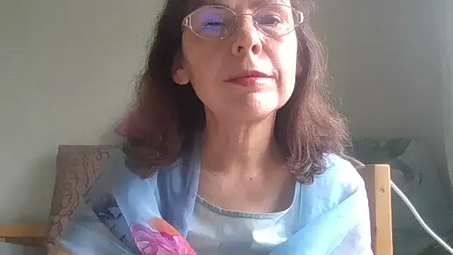 Snapshot of HollyJewel chatting on May 13, 9:27 am HollyJewel online show from May 13, 9:27 am
