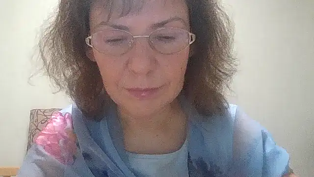 Snapshot of HollyJewel chatting on November 4, 6:01 pm HollyJewel online show from November 4, 6:01 pm