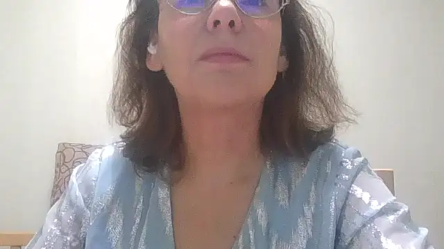 Snapshot of HollyJewel chatting on November 17, 4:11 pm HollyJewel online show from November 17, 4:11 pm