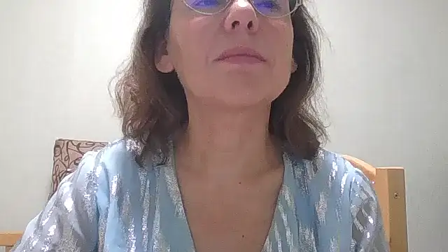 Snapshot of HollyJewel chatting on October 28, 6:18 pm HollyJewel online show from October 28, 6:18 pm