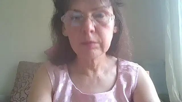 Snapshot of HollyJewel chatting on May 21, 10:23 am HollyJewel online show from May 21, 10:23 am