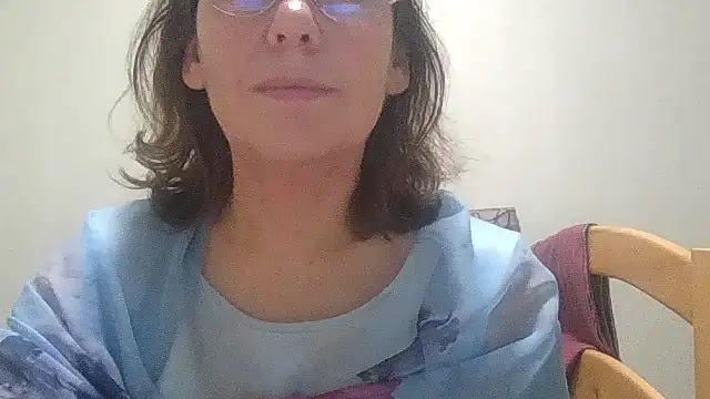 Snapshot of HollyJewel chatting on November 10, 4:23 pm HollyJewel online show from November 10, 4:23 pm