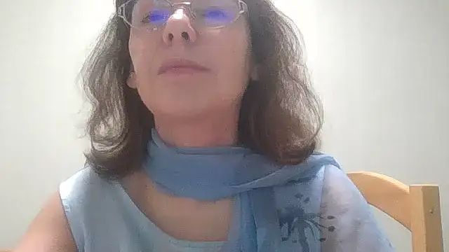 Snapshot of HollyJewel chatting on December 5, 6:39 pm HollyJewel online show from December 5, 6:39 pm