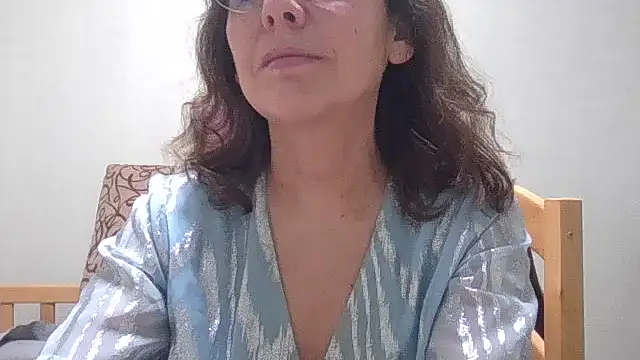 HollyJewel online show from March 3, 7:10 pm