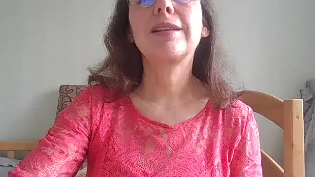 HollyJewel online show from April 8, 10:39 am