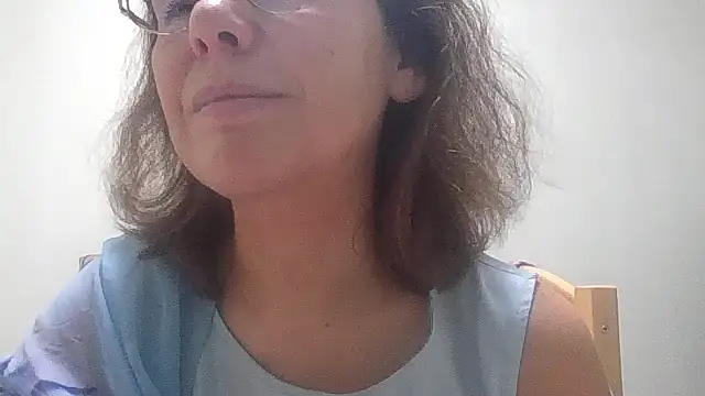 Snapshot of HollyJewel chatting on November 6, 5:17 pm HollyJewel online show from November 6, 5:17 pm