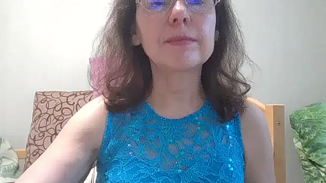 HollyJewel online show from June 18, 4:23 pm