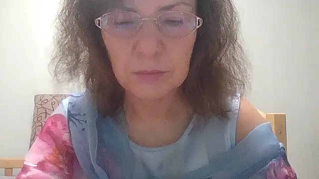 Snapshot of HollyJewel chatting on December 2, 6:42 pm HollyJewel online show from December 2, 6:42 pm