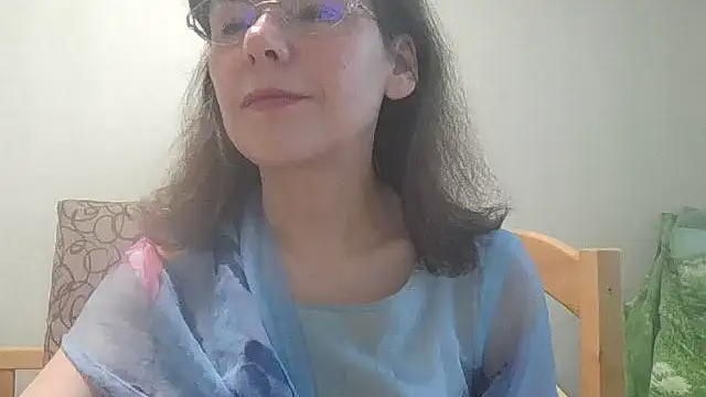 Snapshot of HollyJewel chatting on June 1, 3:44 pm HollyJewel online show from June 1, 3:44 pm