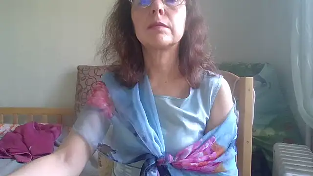 Snapshot of HollyJewel chatting on May 15, 1:42 pm HollyJewel online show from May 15, 1:42 pm