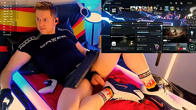 Snapshot of Fuc71 chatting on March 3, 6:04 pm Fuc71 online show from March 3, 6:04 pm