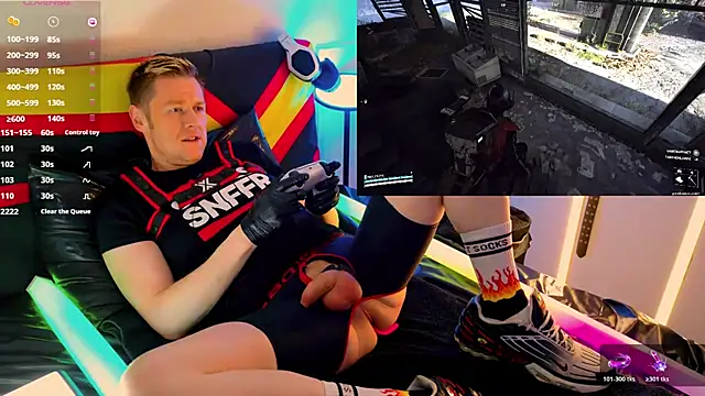 Snapshot of Fuc71 chatting on February 3, 11:26 am Fuc71 online show from February 3, 11:26 am