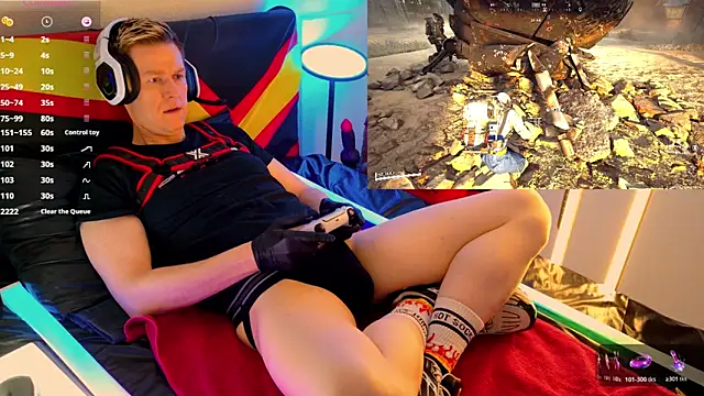 Snapshot of Fuc71 chatting on February 7, 12:57 pm Fuc71 online show from February 7, 12:57 pm