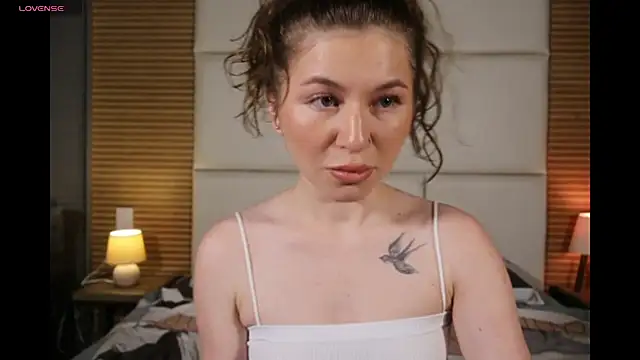 Snapshot of AliceBellamy chatting on June 8, 12:05 am AliceBellamy online show from June 8, 12:05 am