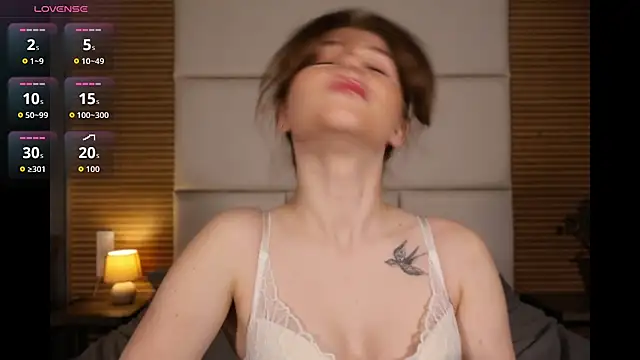 Snapshot of AliceBellamy chatting on April 28, 2:49 am AliceBellamy online show from April 28, 2:49 am