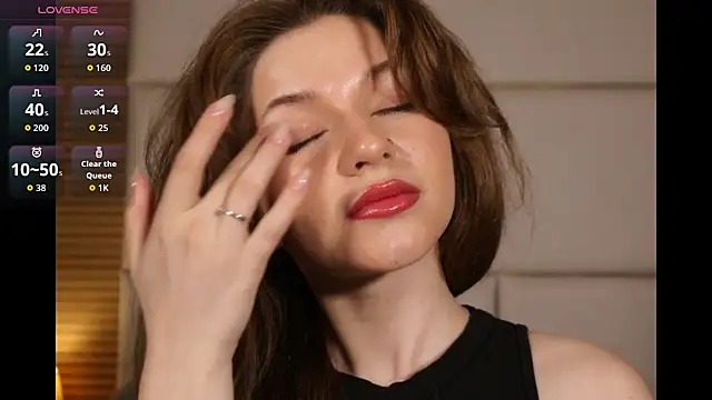 Snapshot of AliceBellamy chatting on April 28, 12:31 am AliceBellamy online show from April 28, 12:31 am