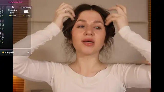Snapshot of AliceBellamy chatting on May 18, 9:30 pm AliceBellamy online show from May 18, 9:30 pm