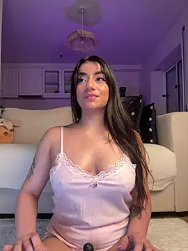 ZoeZayd online show from April 5, 4:13 pm