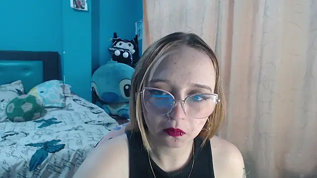 Liaroberts1 online show from March 13, 11:51 am