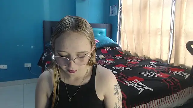 Liaroberts1 online show from September 20, 11:59 am