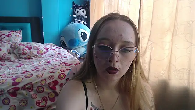 Liaroberts1 online show from March 6, 2:51 pm